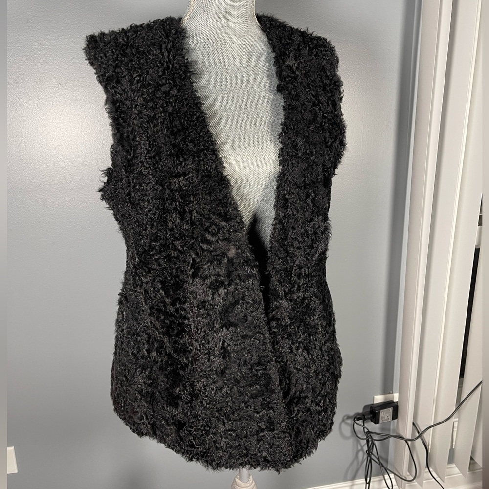Laqua Pelze Berlin Dahlem black Mongolian lamb fur vest